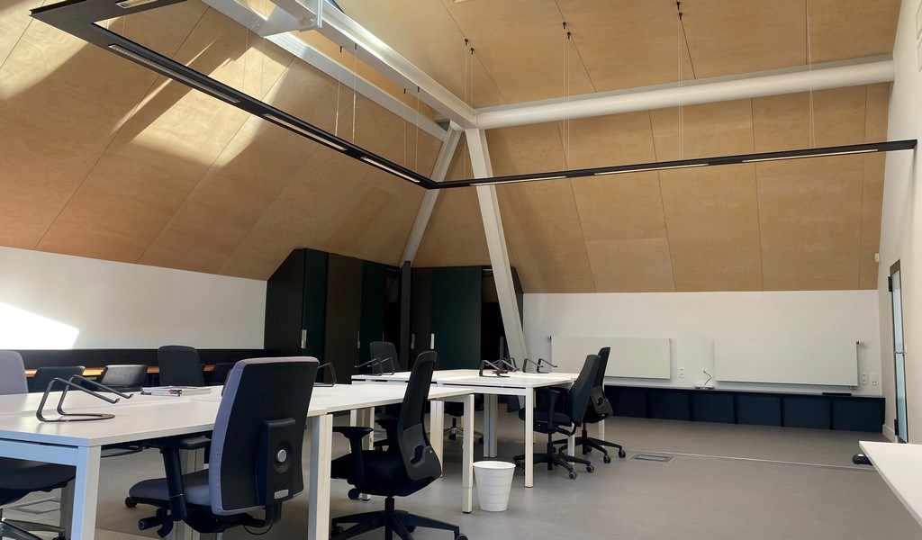 Gemeubelde kantoren in statig herenhuis aan R40 in Gent