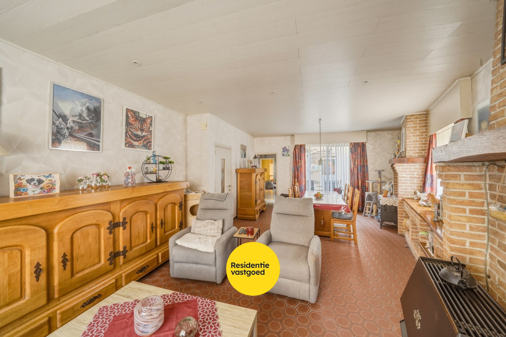 Op te frissen hoekwoning met garage in Bredene 