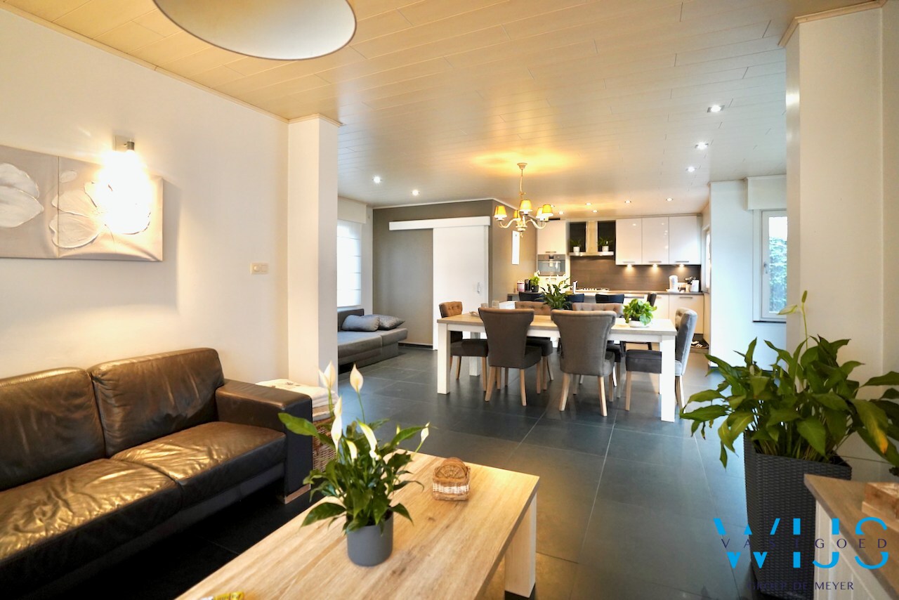 Instapklare, karaktervolle ALLEENSTAANDE woning op topligging in Ertvelde ! 