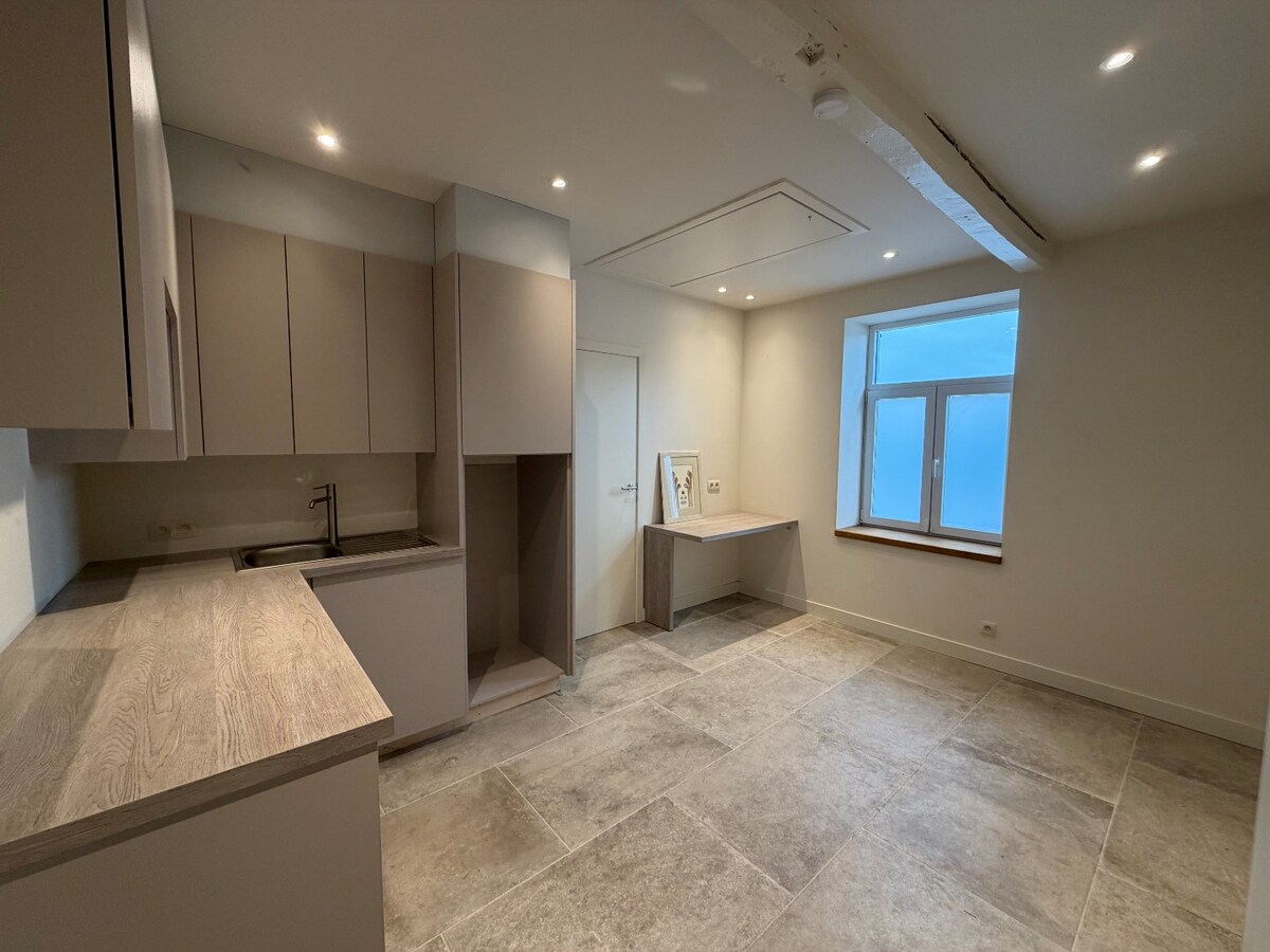 Multifunctioneel commercieel pand op toplocatie. 