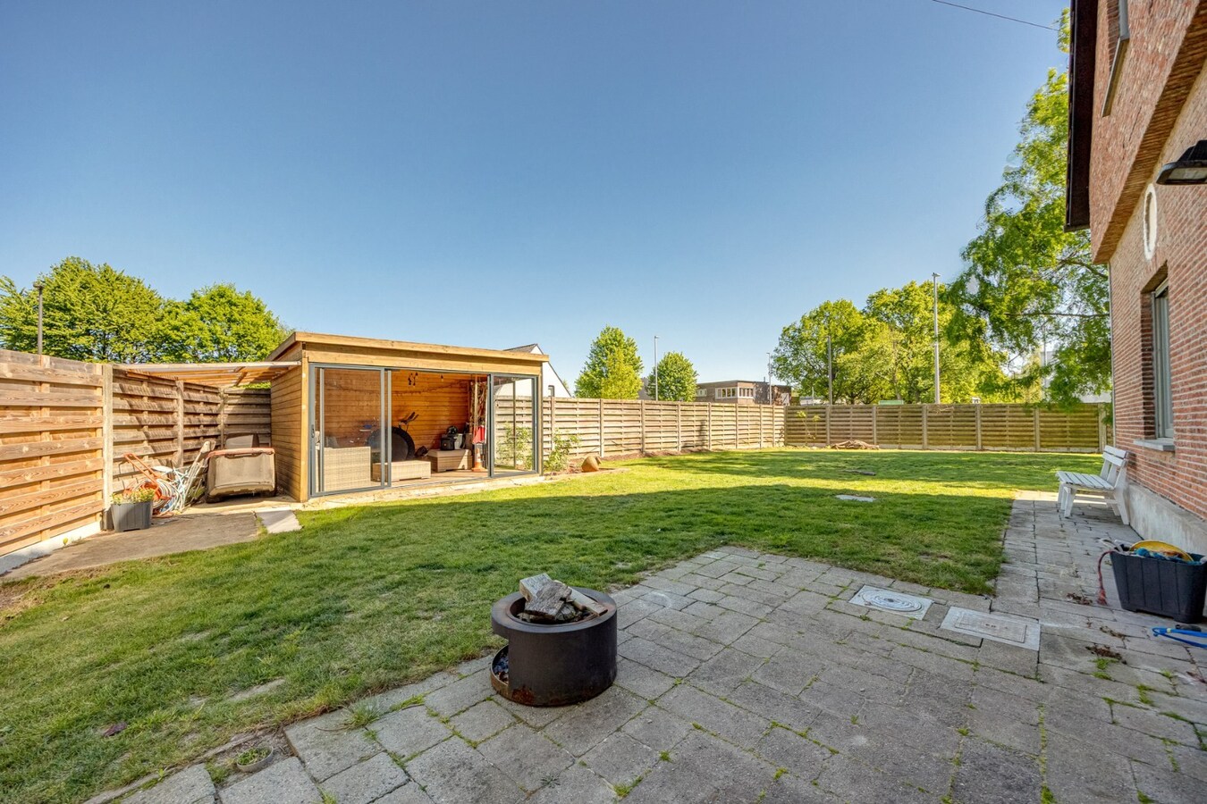 Woning met 3 slaapkamers op perceel van 1002 m² 