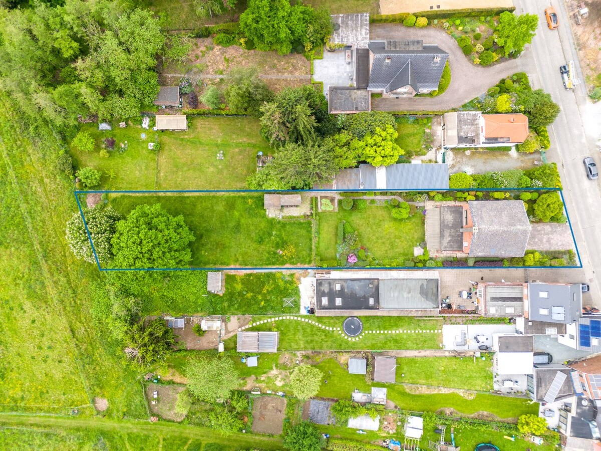 Stevige en ruime OB op gunstige locatie te Erembodegem 