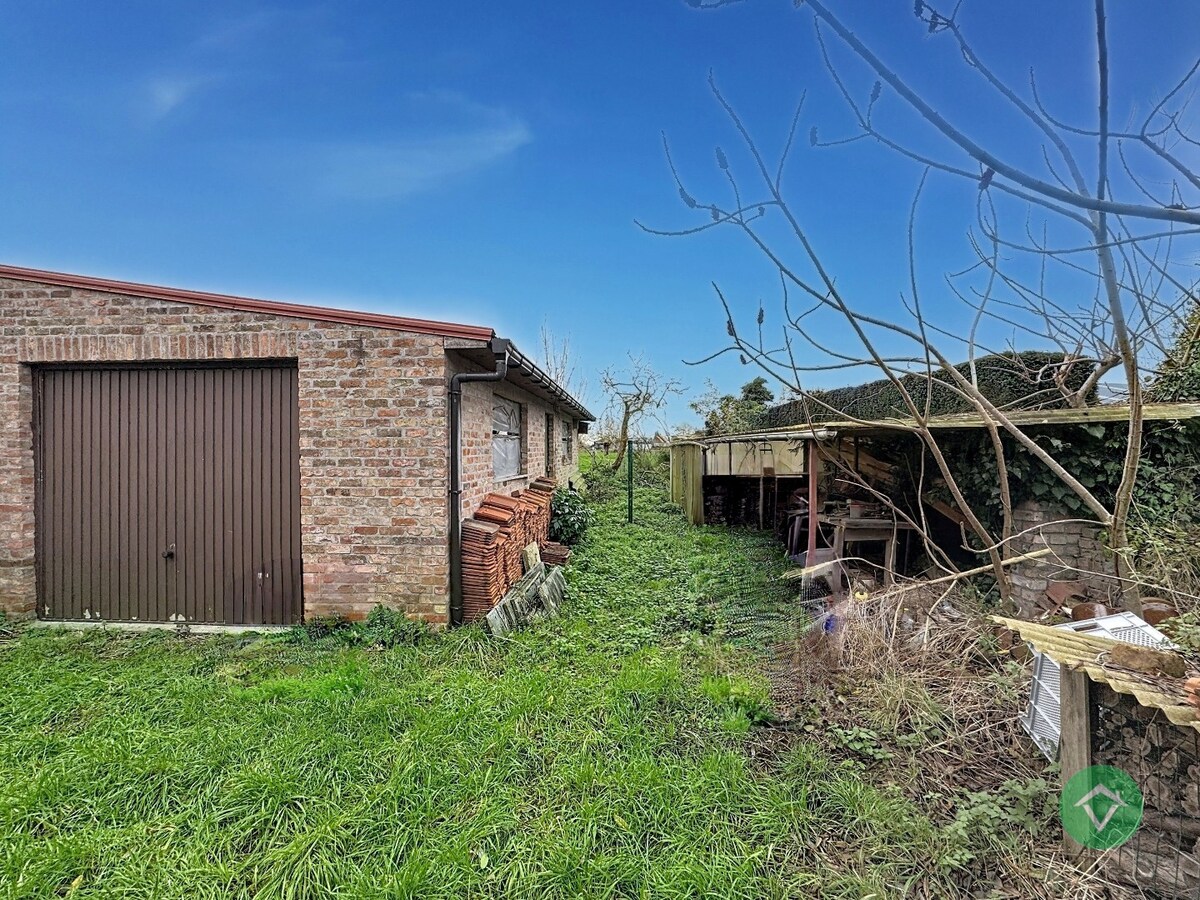 Woning met 4 slaapkamers en garage te Gistel 