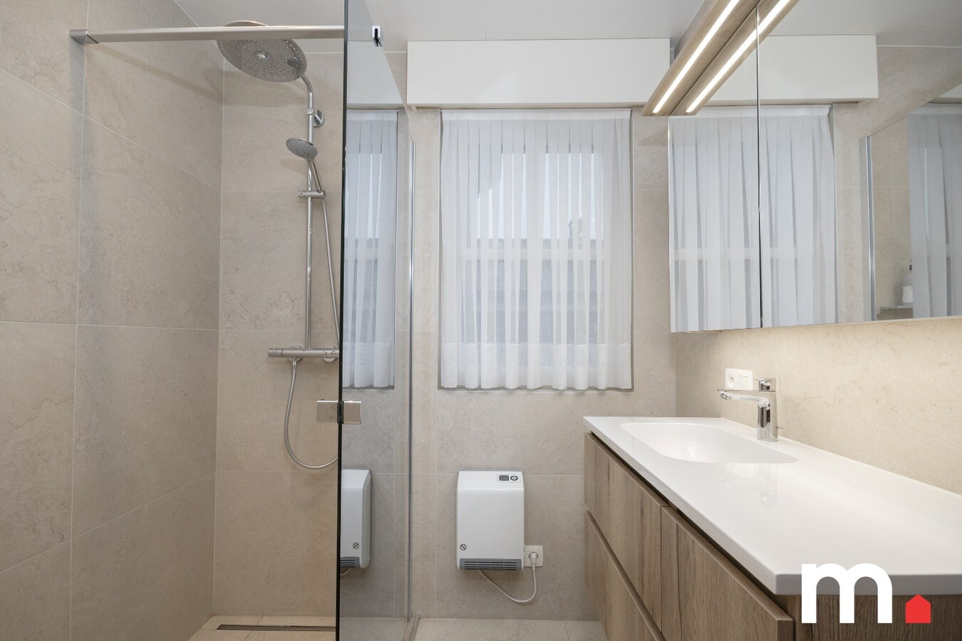 Alleenstaande villa met 6 slaapkamers en zonnige tuin op TOPligging ! 