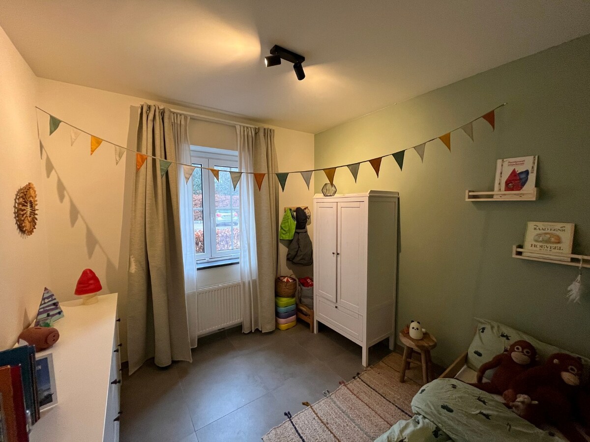 Recent, gelijkvloers 2-slpk-appartement 