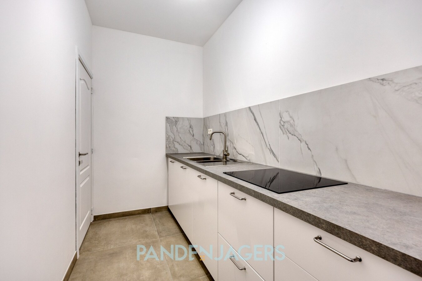 Volledig gerenoveerd handelspand met uitzonderlijke buitenruimte te Duffel 