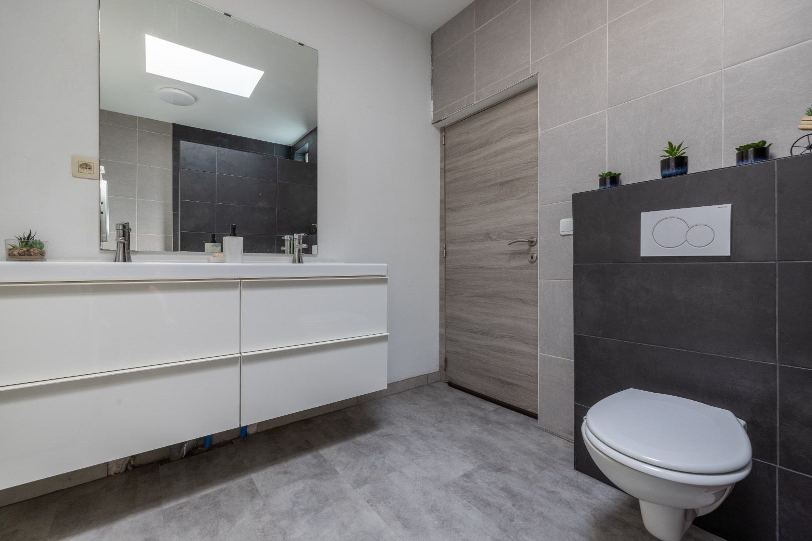 Gerenoveerde woning met 4 slaapkamers in Sint-Amandsberg! 