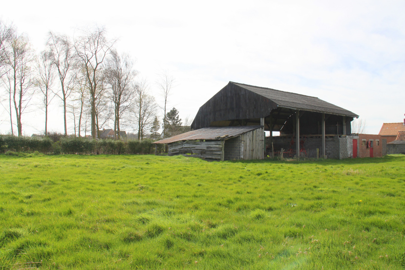 Te renoveren hoeve met open zicht te Zerkegem 