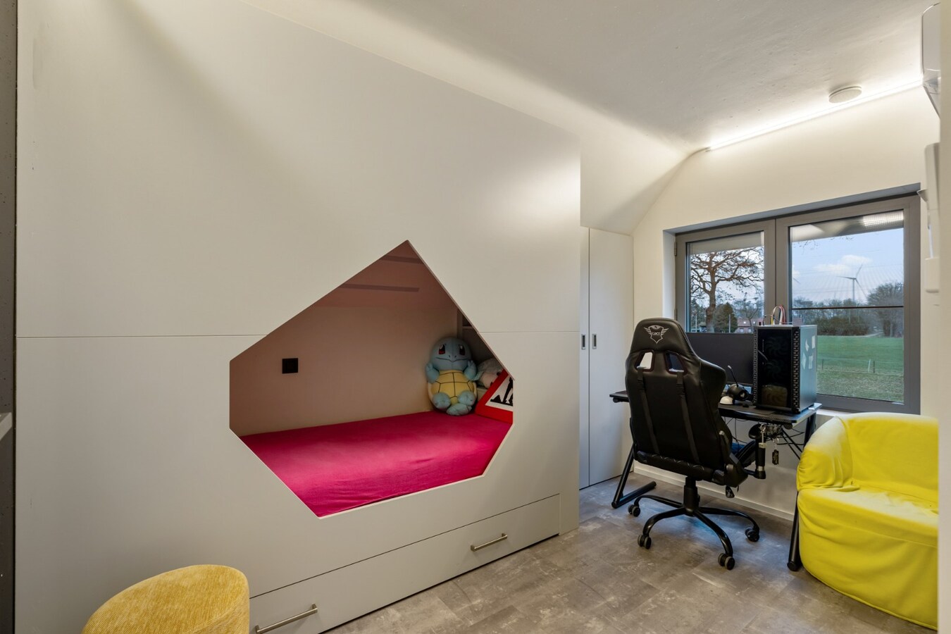 Uniek landhuis op een perceel van +/- 27 are in een GROENE oase 