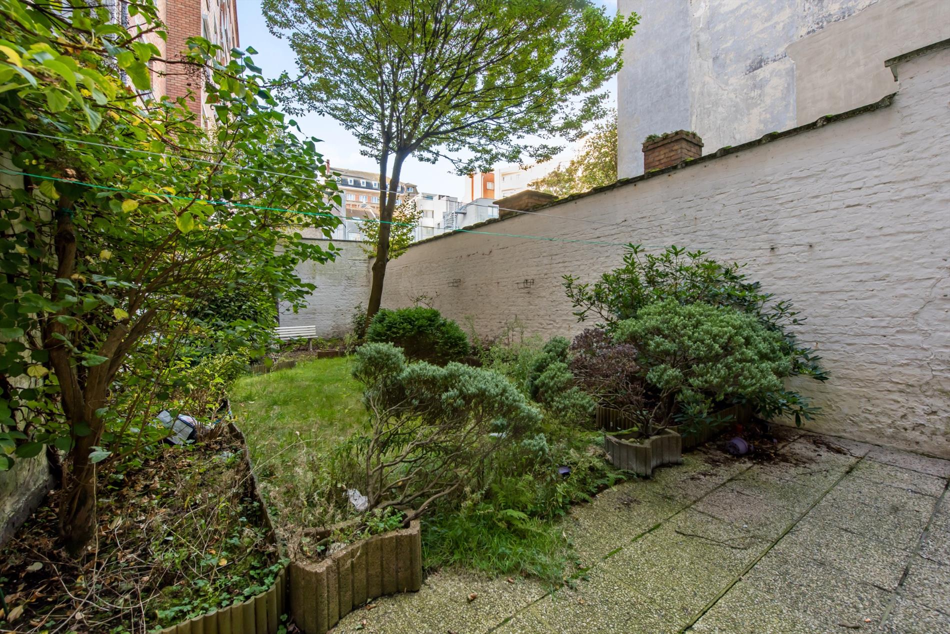 RUIM 2 SLP APP. MET TUIN GELEGEN CENTRUM OOSTENDE NABIJ ZEE 