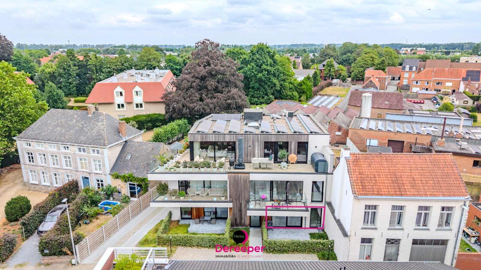 Prachtig gelijkvloers appartement met zonnig terras, tuin en parkeerplaats(en) 