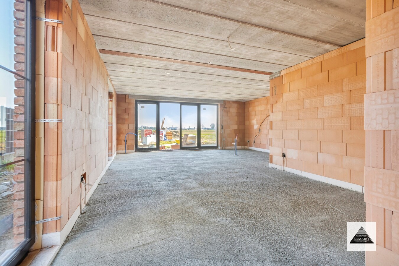 Nieuw gelijkvloers appartement met terras en tuintje 