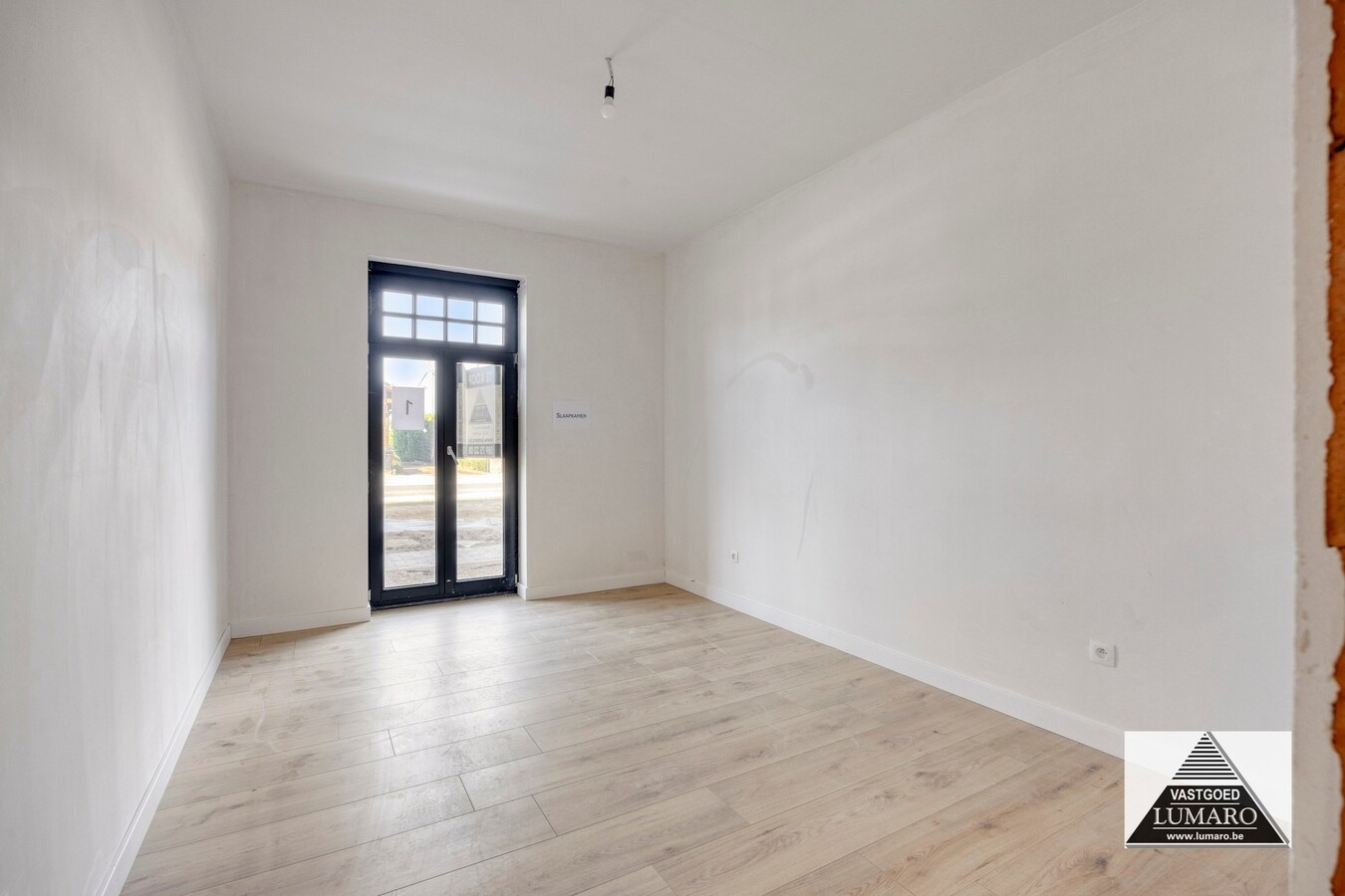 Nieuw gelijkvloers appartement met terras en tuintje 