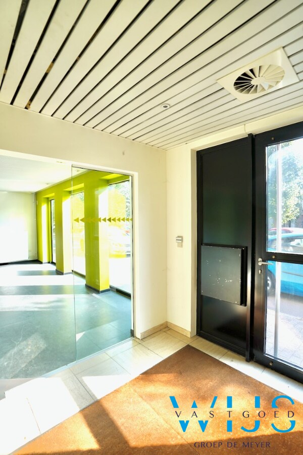 Ruim handelspand in de hoofdstraat van Ertvelde ! 