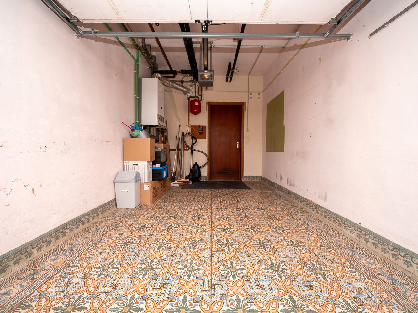 Ruime woning met 5 kamers (mogelijk) en open zicht 