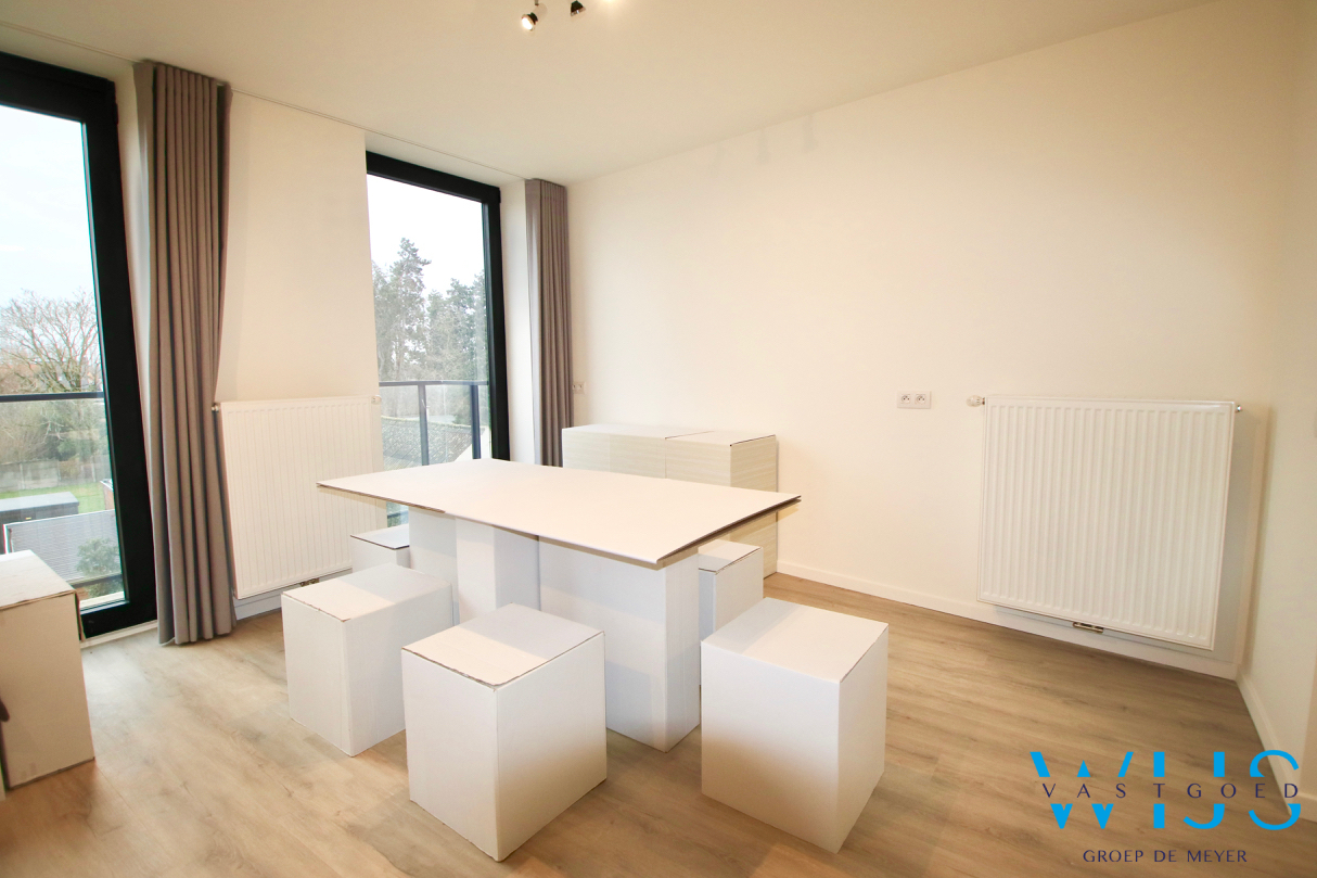 Serviceflat in hartje Waarschoot ! 