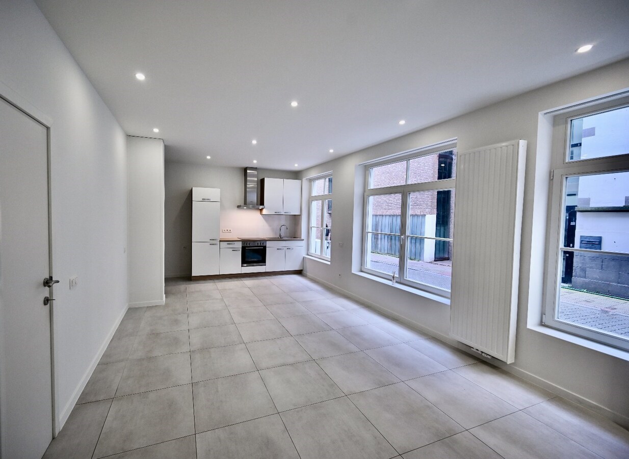 KNAP GERENOVEERDE CENTRAAL GELEGEN GELIJKVLOERSE STUDIO 