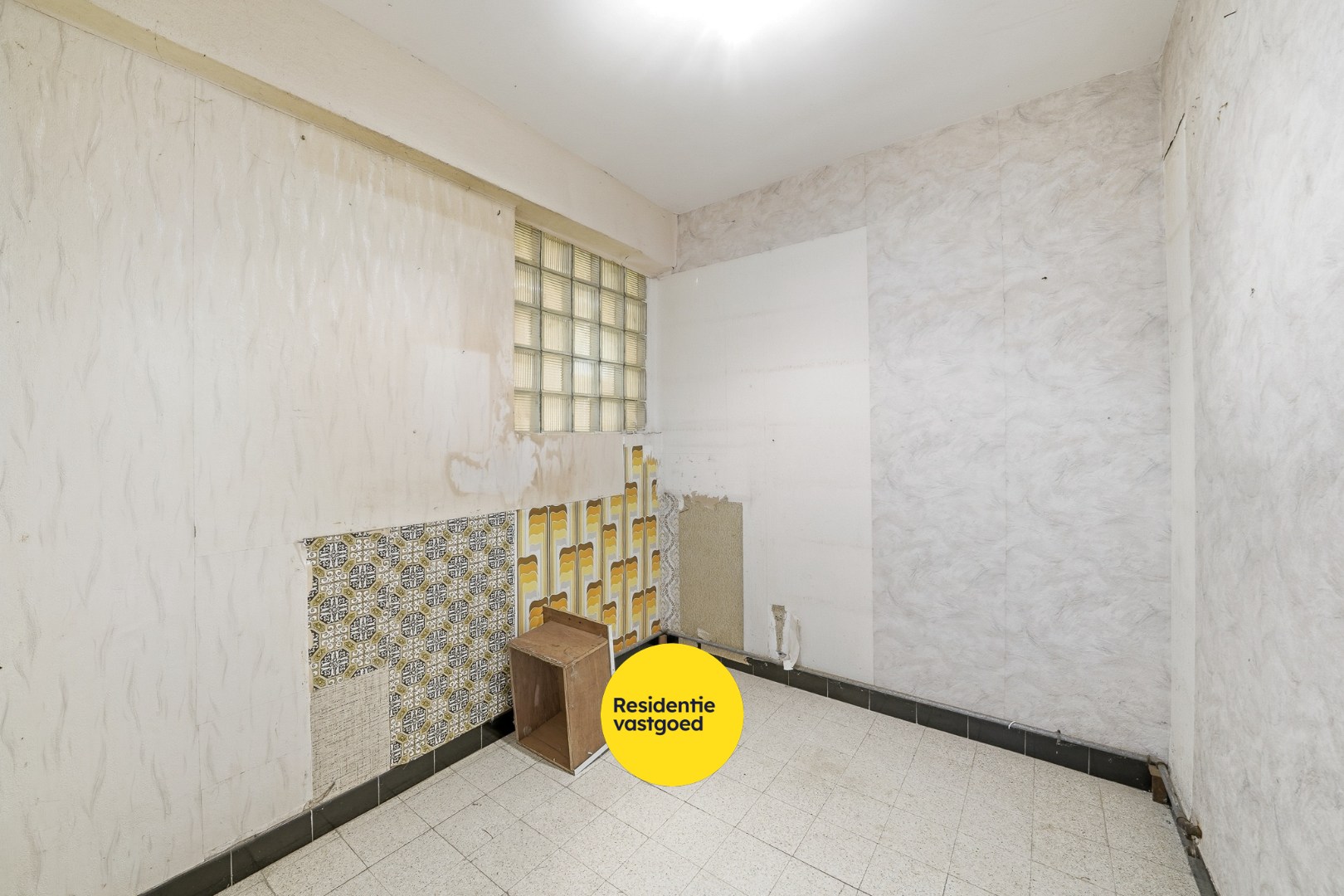 Te renoveren gelijkvloers appartement met 2 slaapkamers in Oostende 