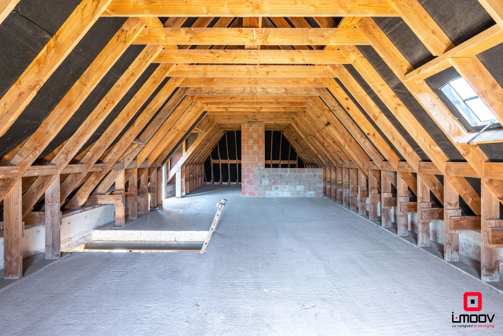 Landelijk gelegen ruwbouwhoeve met bijgebouwen op uitzonderlijk perceel van ca. 9.331 m² 