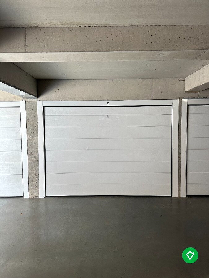 Charmant 2-slaapkamerappartement met garage en extra berging aan markt Kortemark 