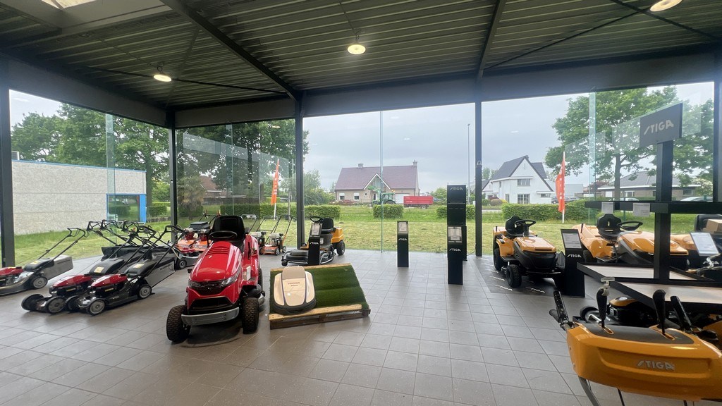 Industrieel bedrijfspand te huur langs N70 in Lochristi