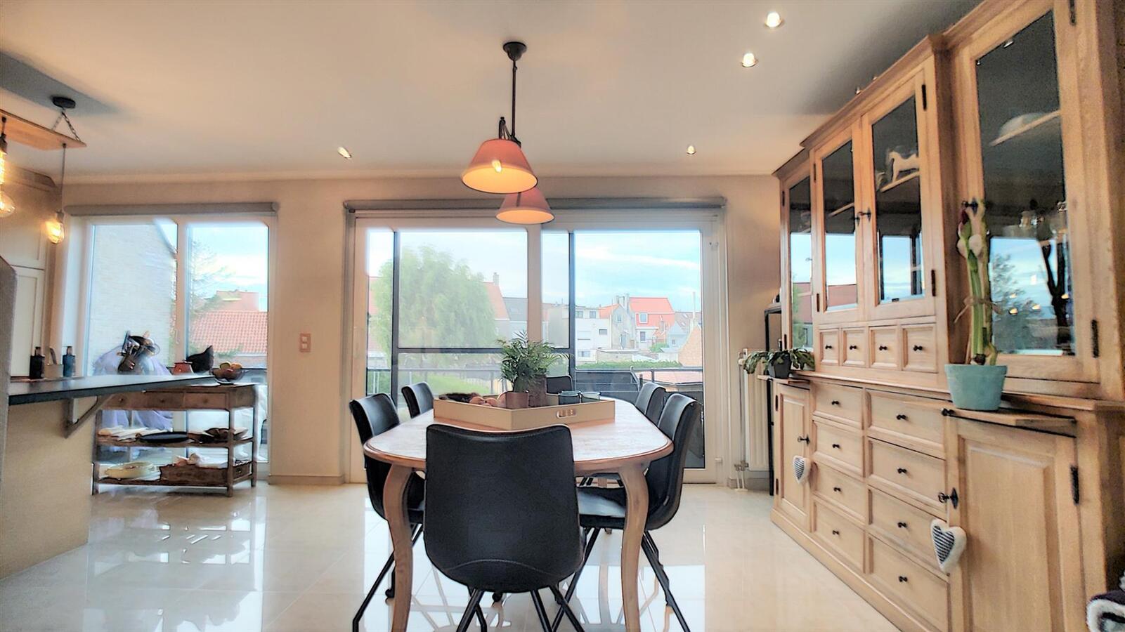 Knappe gezinswoning met vier slaapkamers en tuin - Zeebrugge 