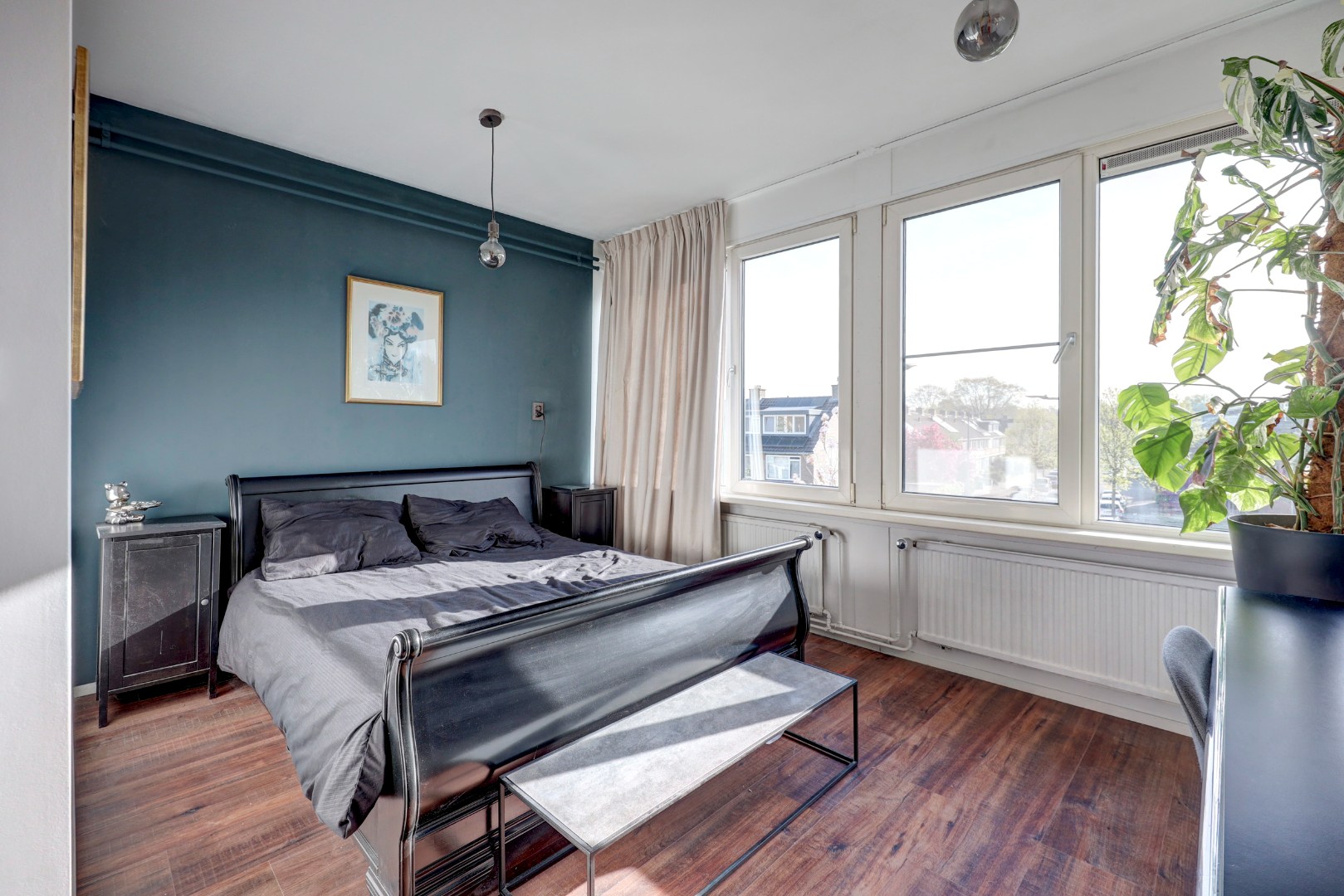 Woon-aanbieding 2 voor de prijs van één! Verrassend ruime 5-kamer woning, zonnige achtertuin, 2 keukens, 2 badkamers, parkeergelegenheid voor de deur.. 