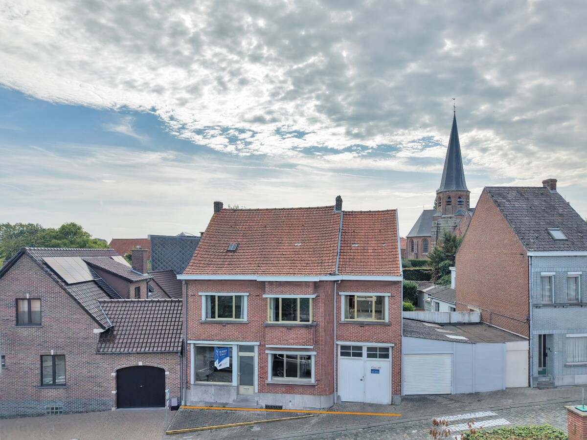 Ruime woning in de pittoreske dorpskern van St-Goriks-Oudenhove 