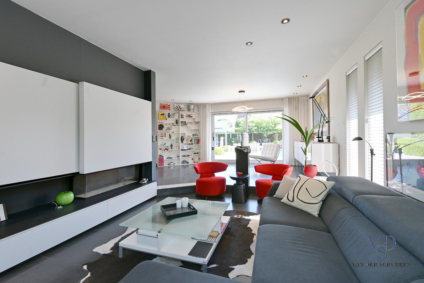 Tijdloze villa met zwembad in residentiële wijk 