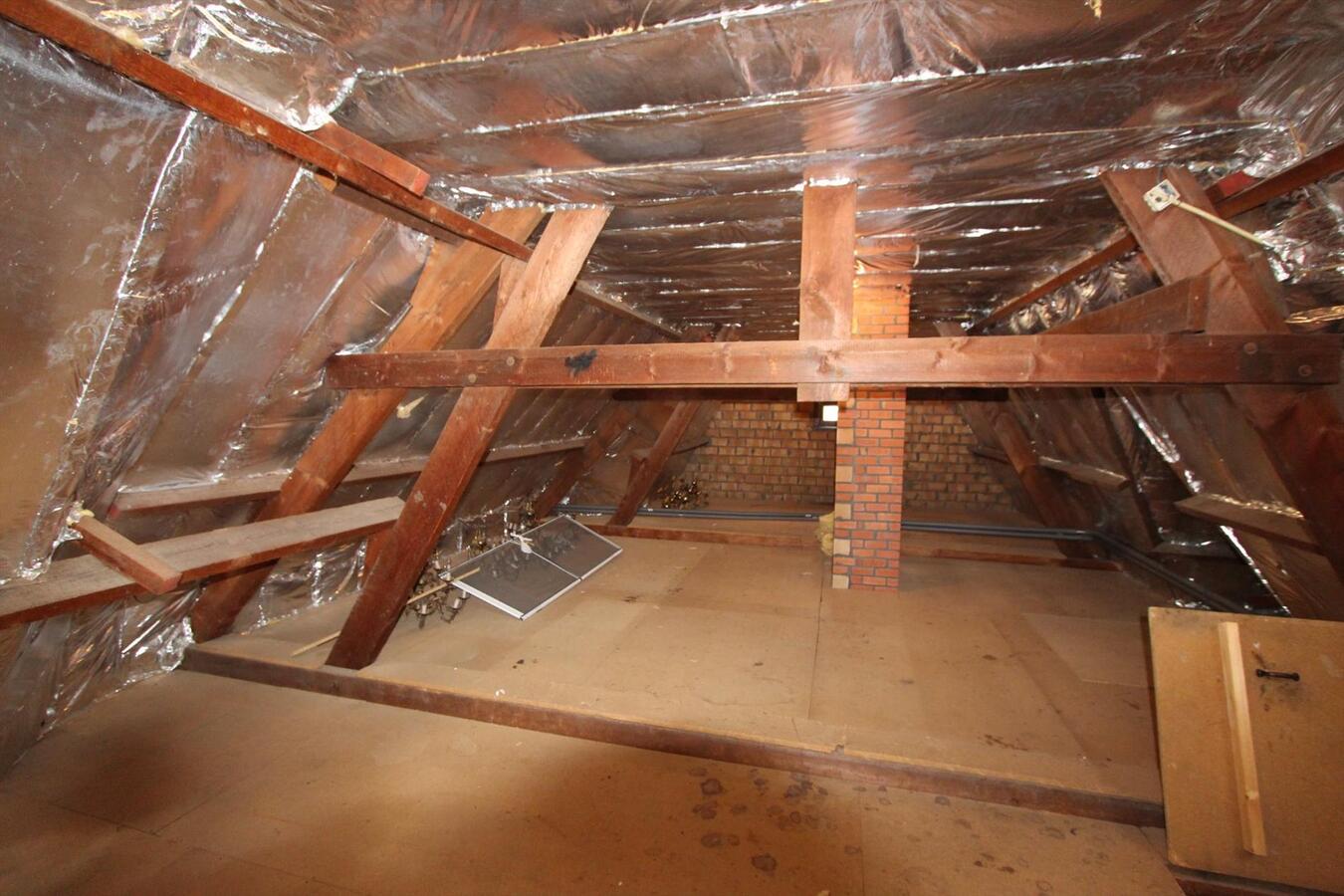 Alleenstaande woning met 3 slaapkamers  en loods te Ichtegem 