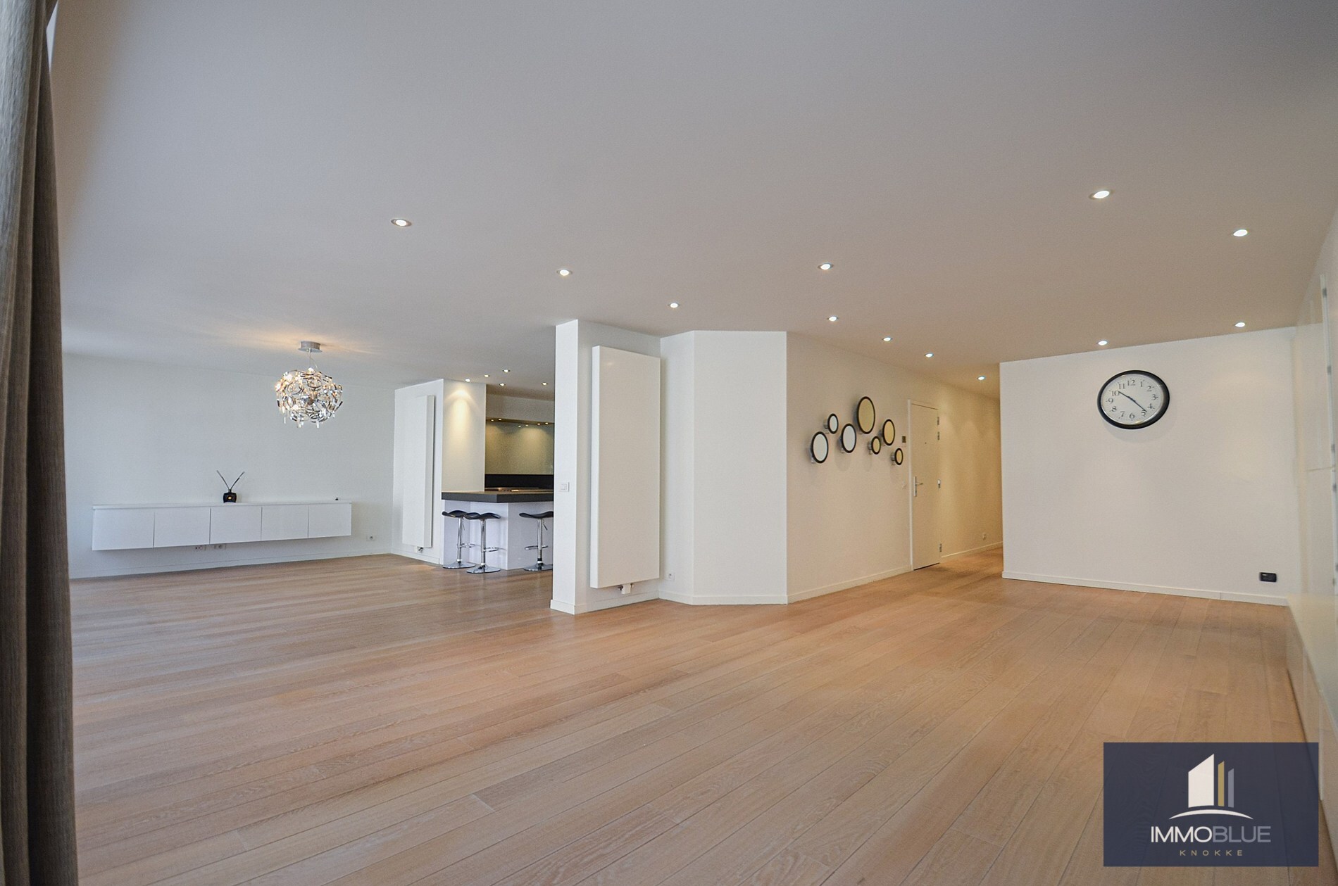 Topaanbieding – Uitzonderlijk ruim appartement gelegen in een stijlvolle residentie. 
