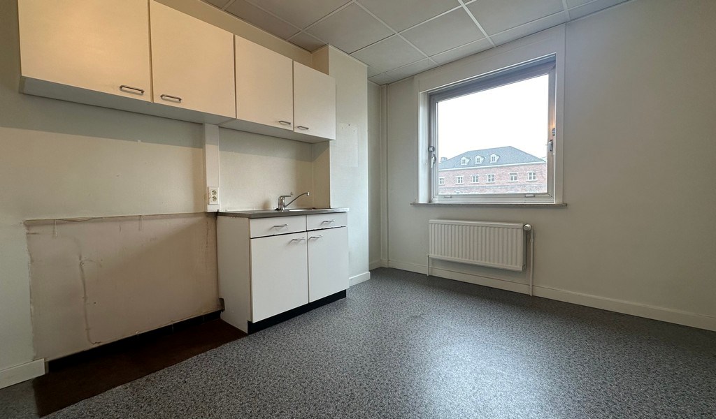 Ingedeelde kantoorruimte te huur in centrum Gent