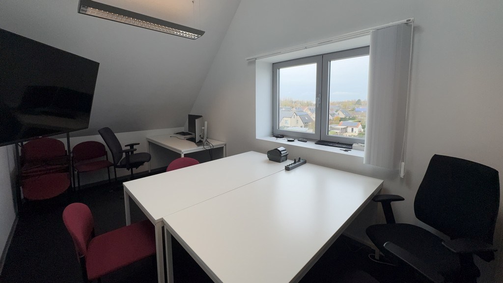 Ingedeelde kantoorruimte te huur in Aalter