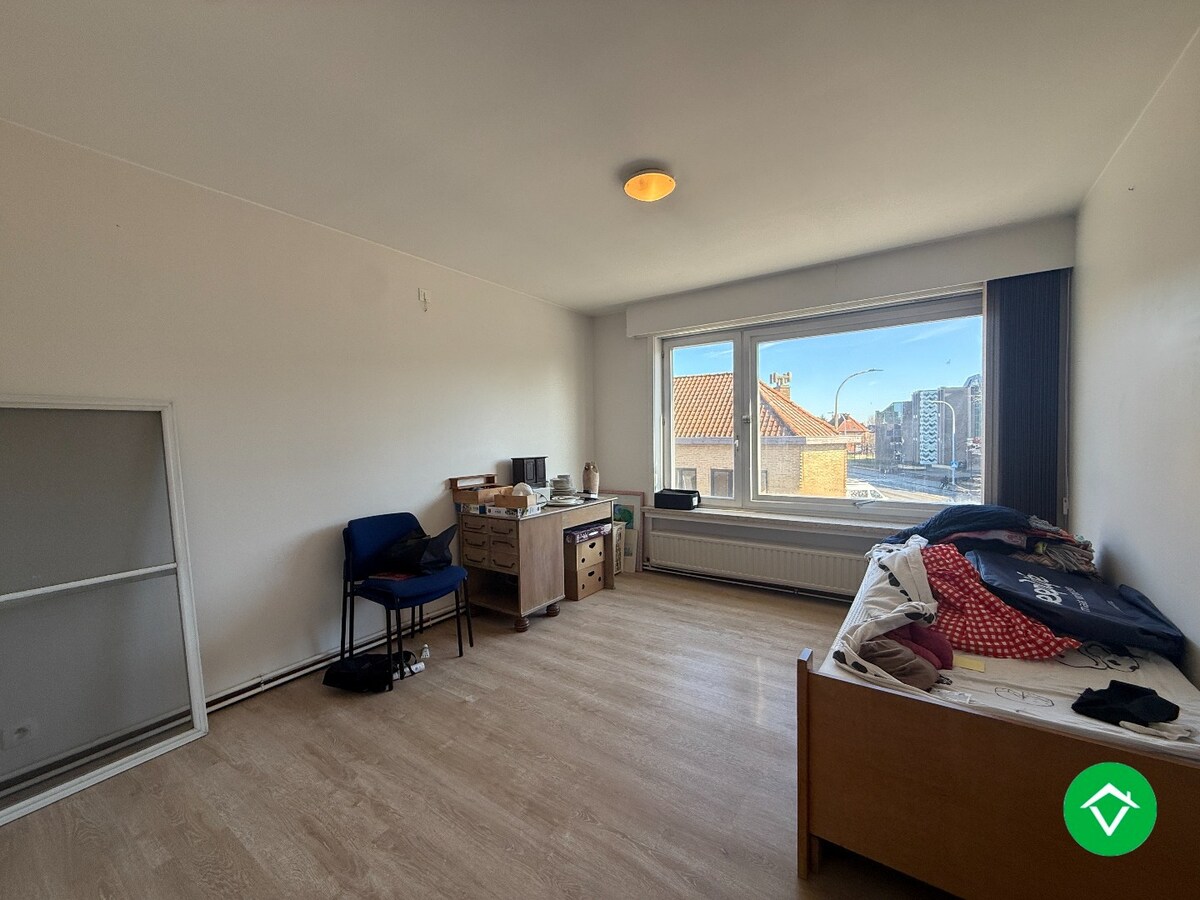 Instapklaar appartement met twee slaapkamers en garage te Roeselare 