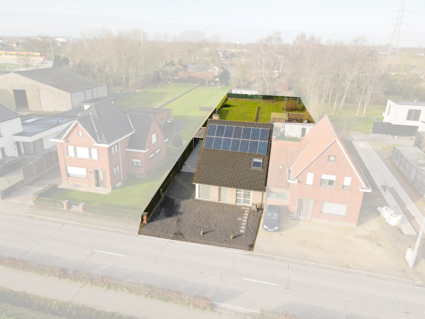 Schitterend gelegen moderne half open bebouwing 2009 met 3 slpkmrs, grote tuin en energiezuinig EPC123kWh/m². 