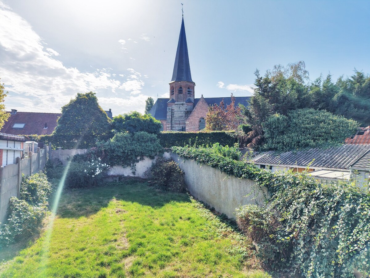 Ruime woning in de pittoreske dorpskern van St-Goriks-Oudenhove 