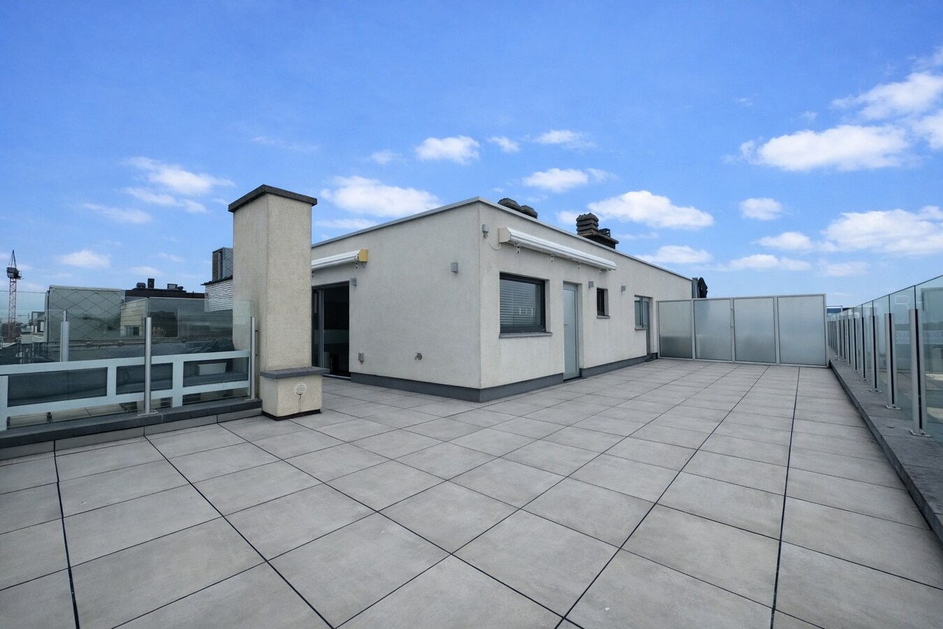 Exclusief hoekpenthouse met uitzonderlijk zeezicht en riant zonneterras in Heist. 