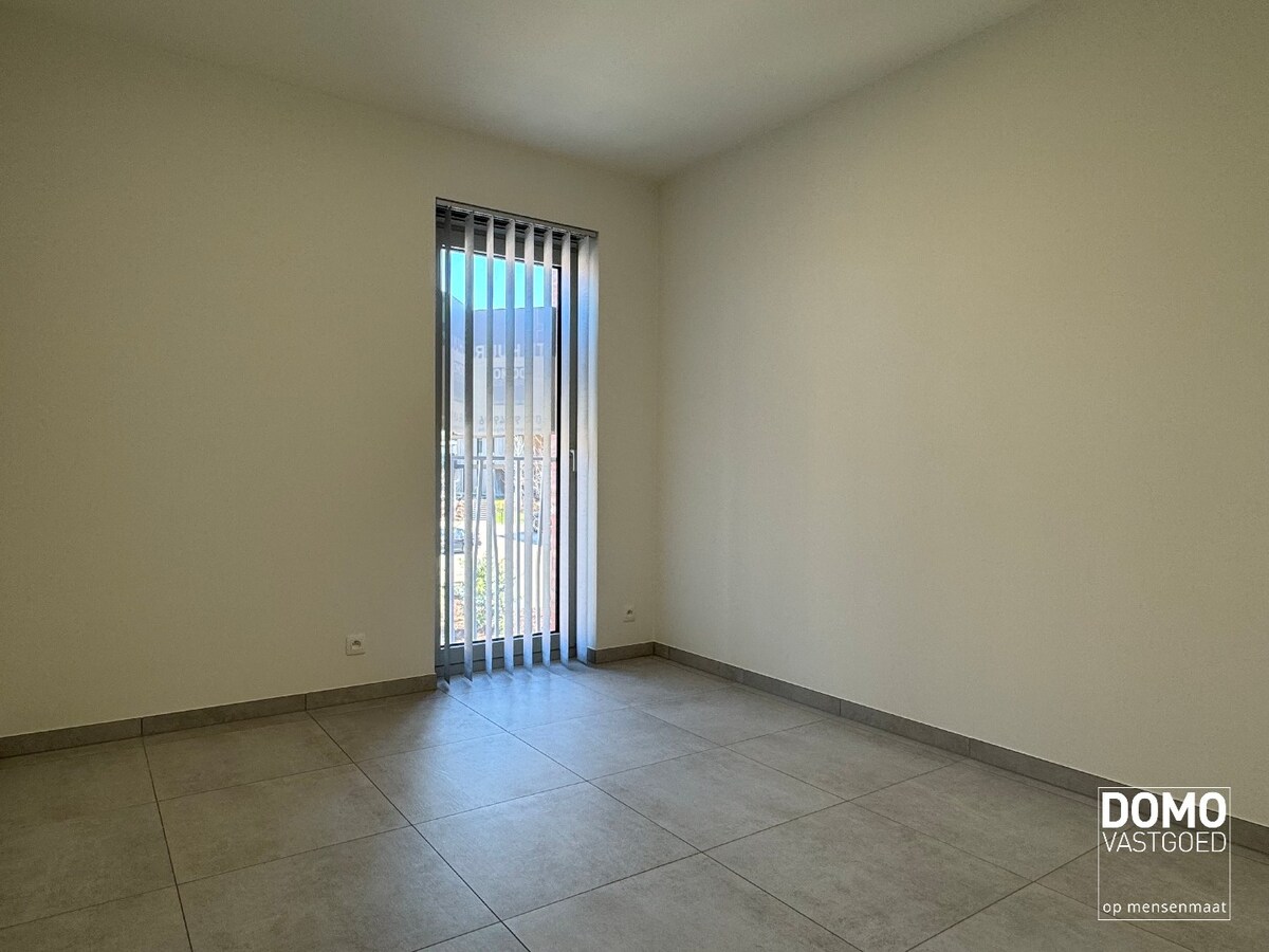 NIEUWBOUWAPPARTEMENT MET 2 SLAAPKAMERS, TERRAS, ONDERGRONDSE AUTOSTANDPLAATS EN KELDERBERGING IN RESIDENTIE "DE KWINT" TE ZONHOVEN 