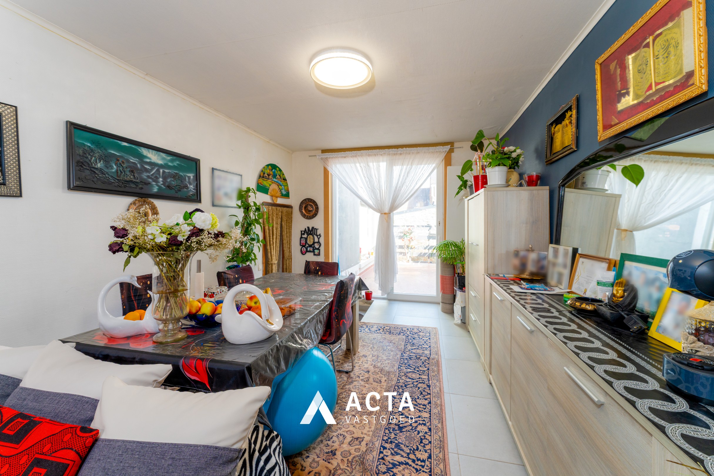 Ruime te renoveren stadswoning met 5 slaapkamers en tuin 