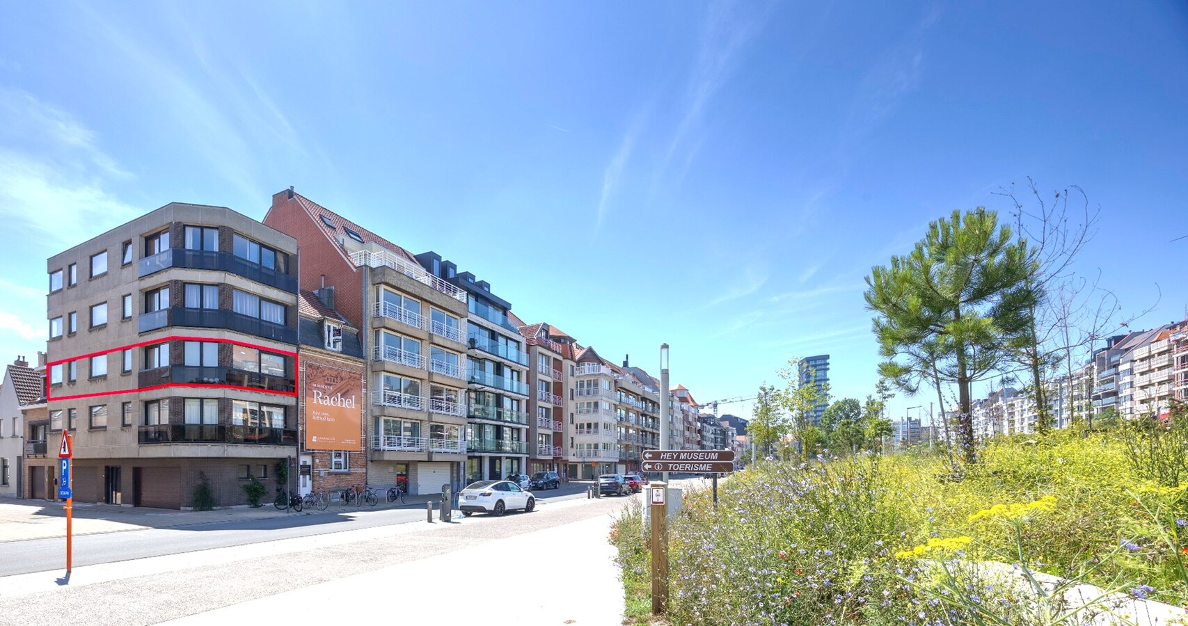 Instapklaar hoekappartement met 2 slaapkamers en open uitzicht nabij de zeedijk in Heist. 