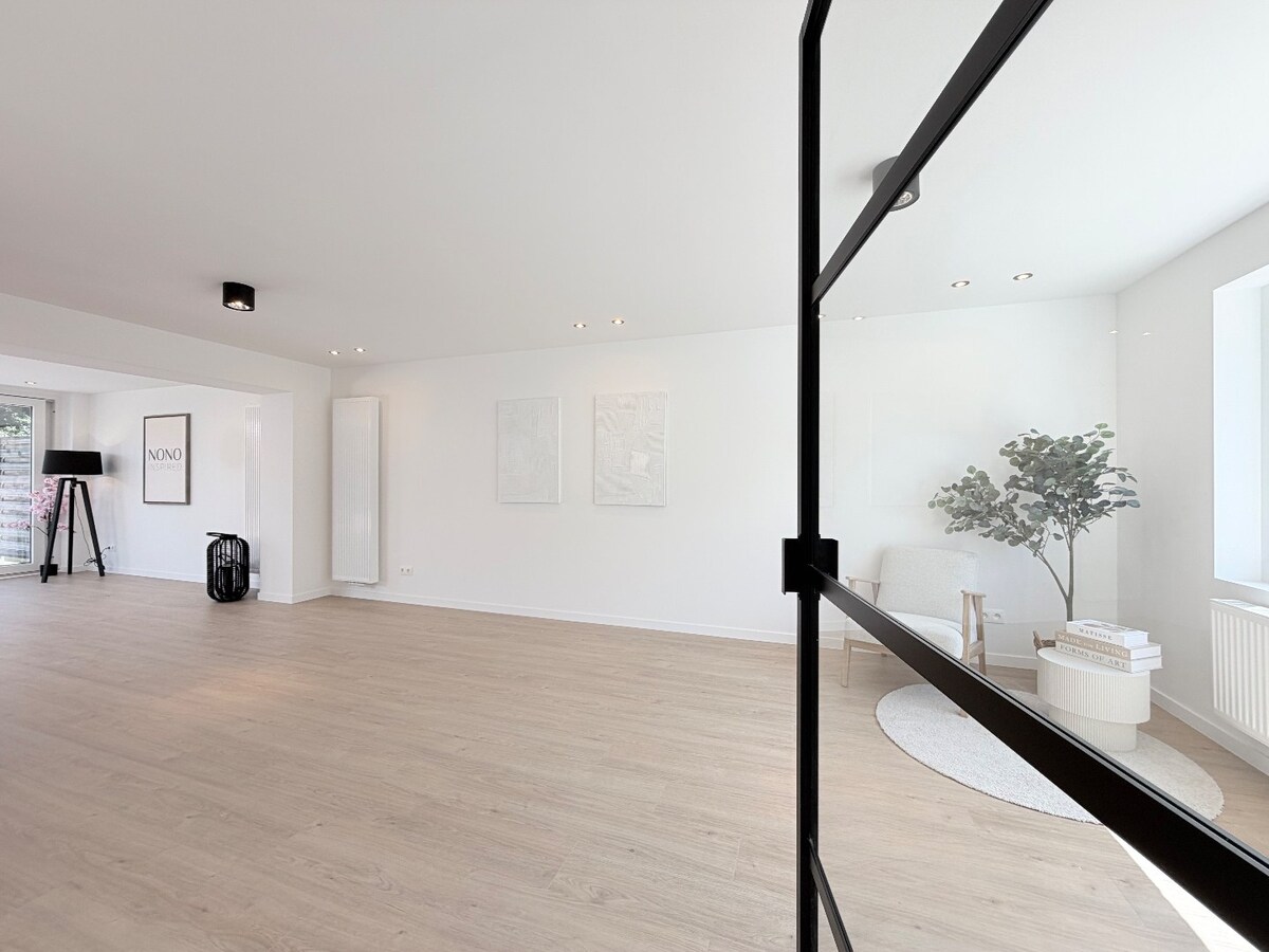 Prachtige gerenoveerde zeer ruime woning in een rustige wijk te  Gullegem ! *** NONO INSPIRED*** 