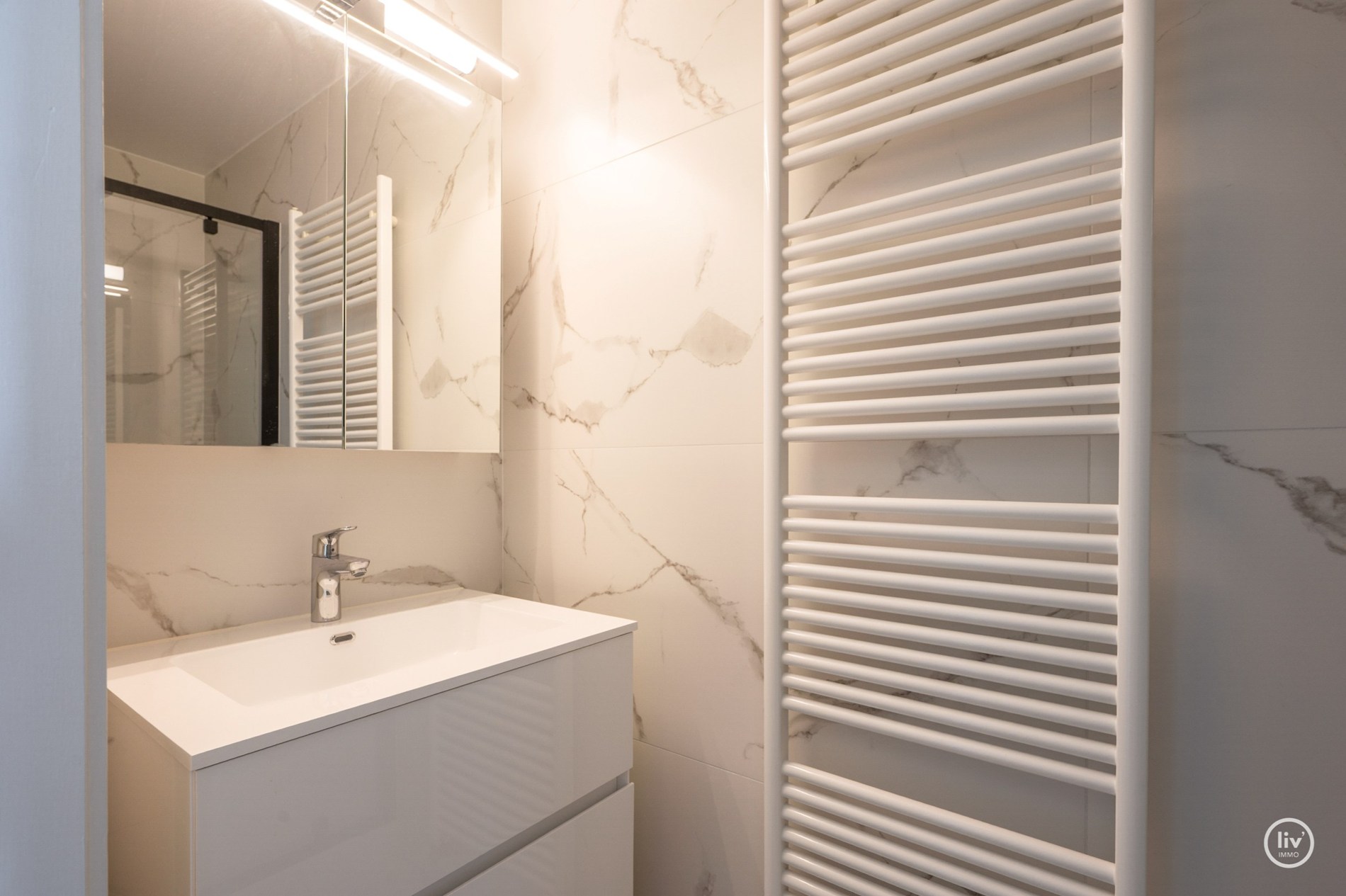 Spacieux duplex avec 3 chambres dans un emplacement de premier choix sur la Van Bunnenvaan à Knokke. 