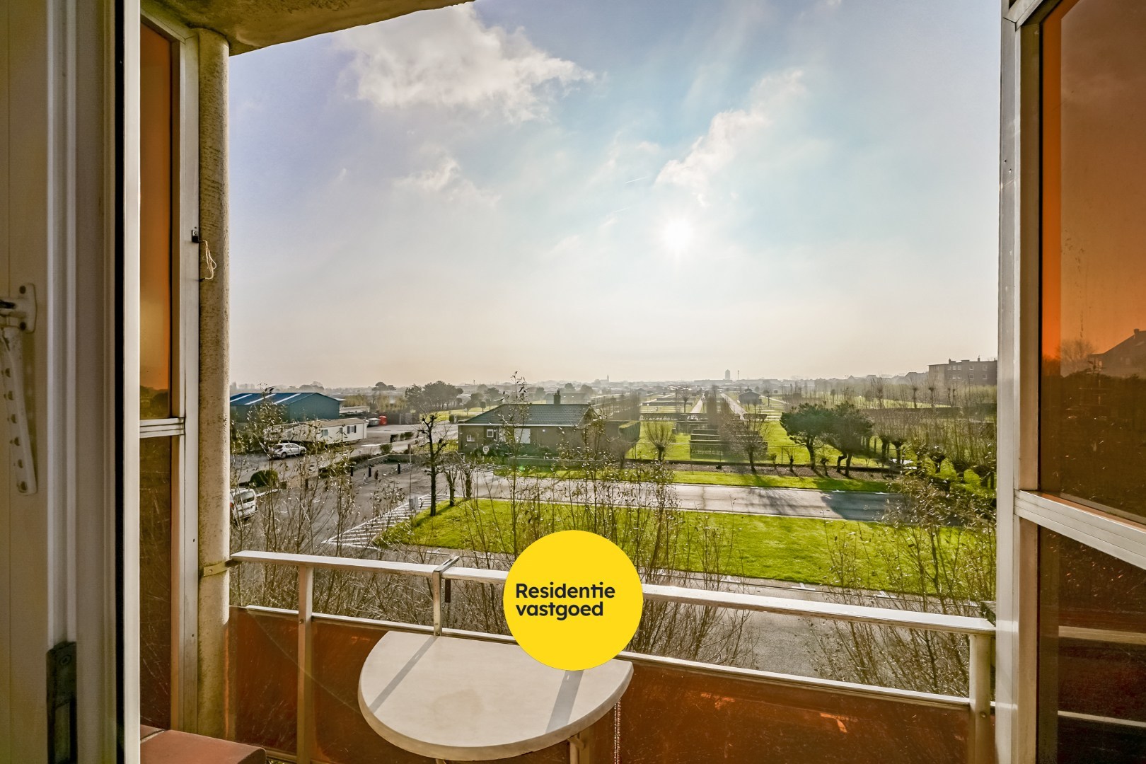 Instapklaar appartement met 2 slaapkamers– op wandelafstand van zee en winkels 