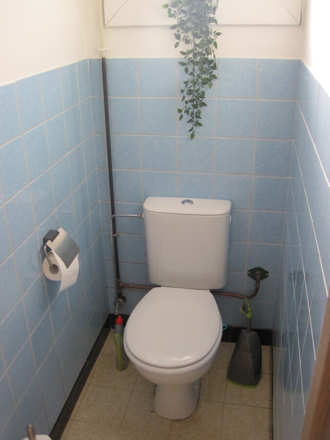 Degelijke woning met terras en tuintje. 