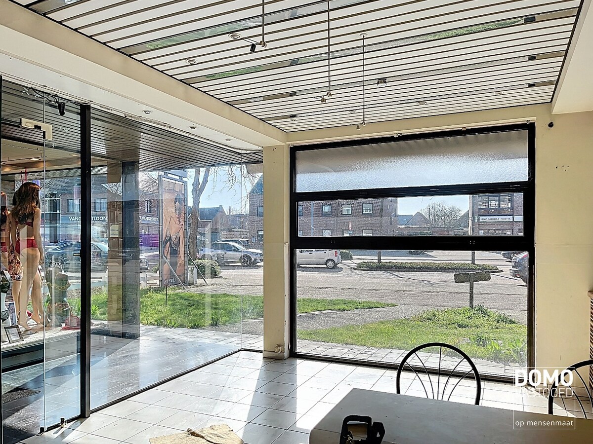 VOLLEDIG TE RENOVEREN HANDELSPAND TE KOOP IN KERMT 