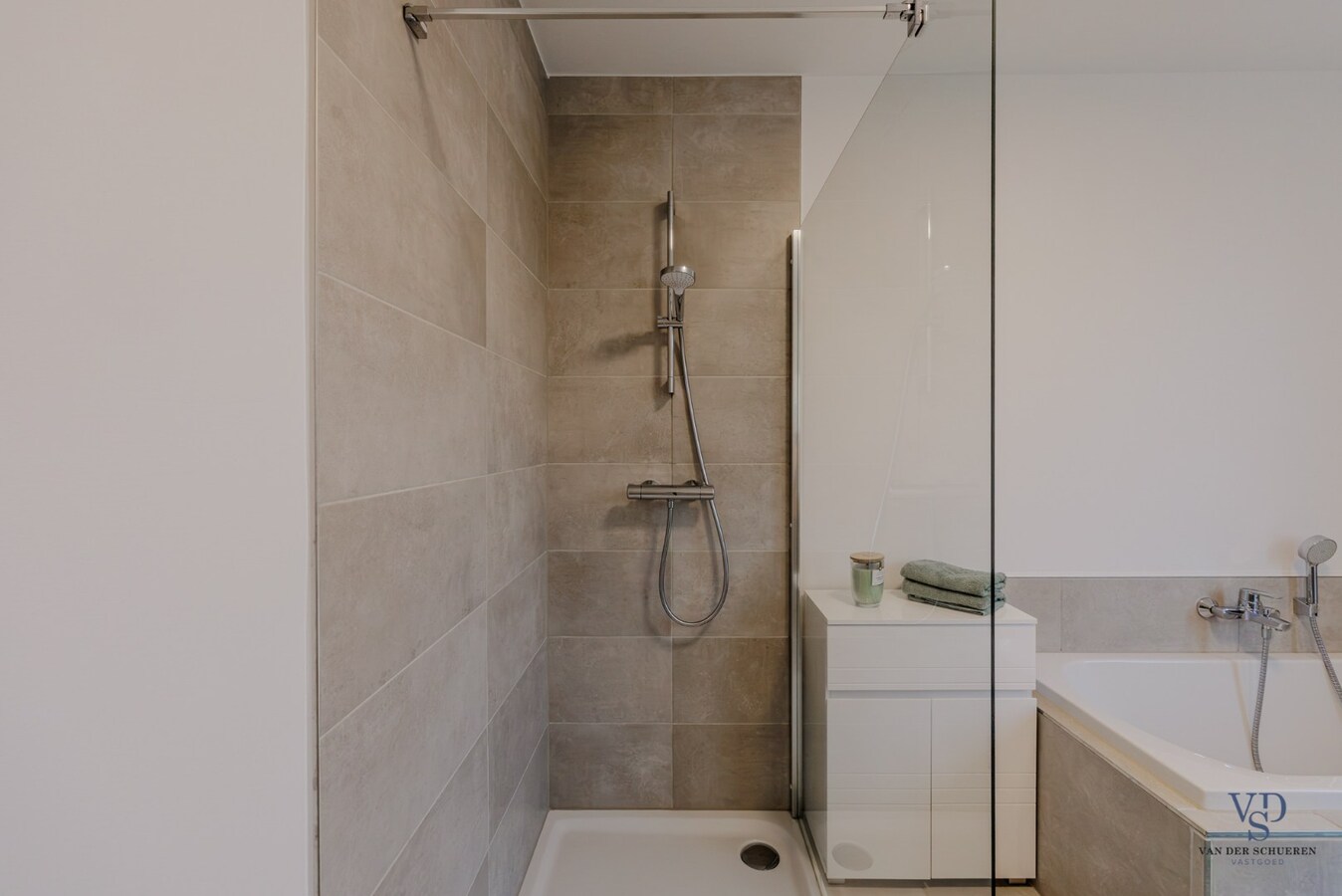 Recente, quasi-nieuwbouwwoning – instapklaar en energiezuinig (BEN) 