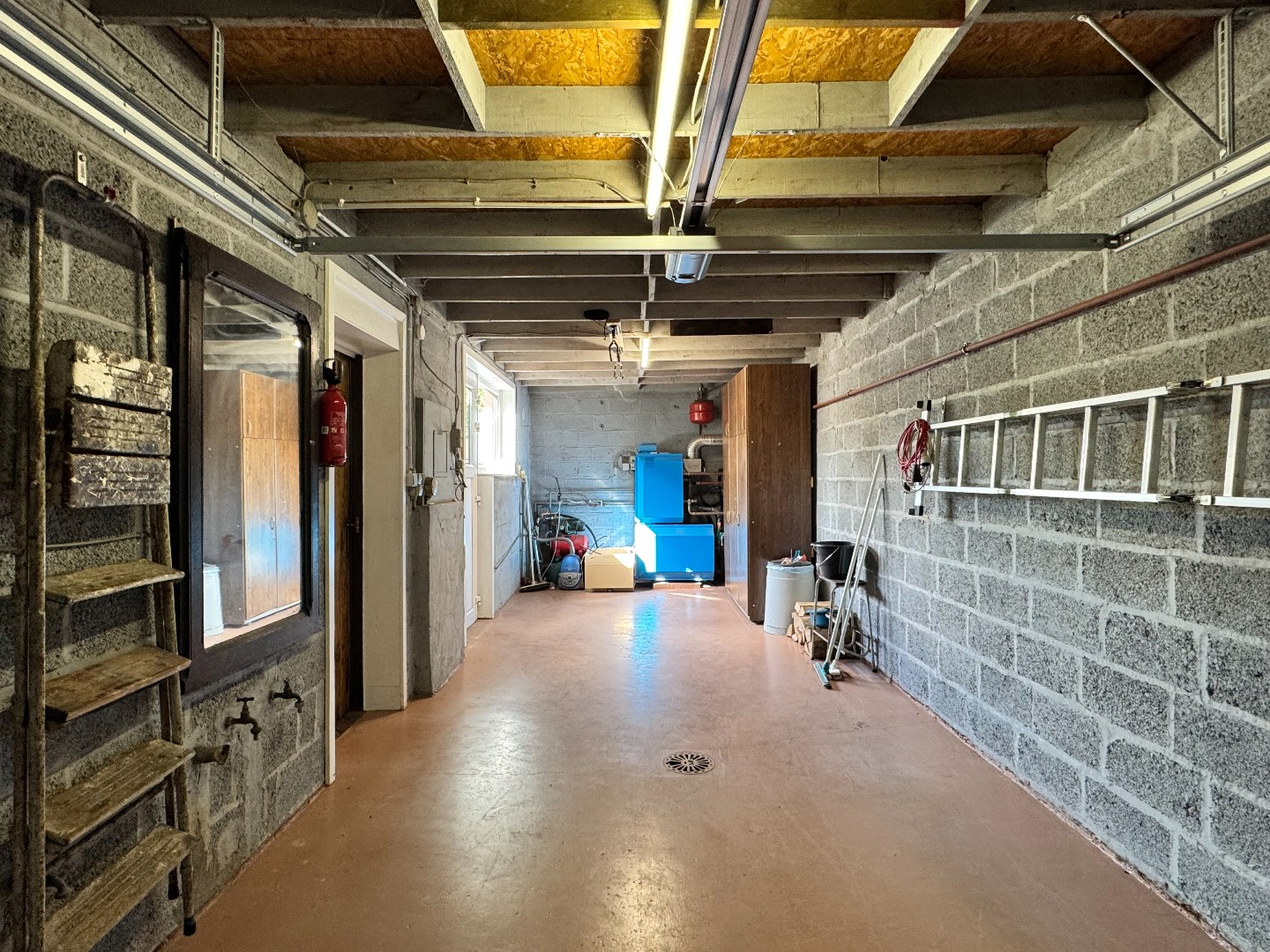 Verzorgde halfopen woning met 3 slaapkamers in rustige doodlopende straat. 