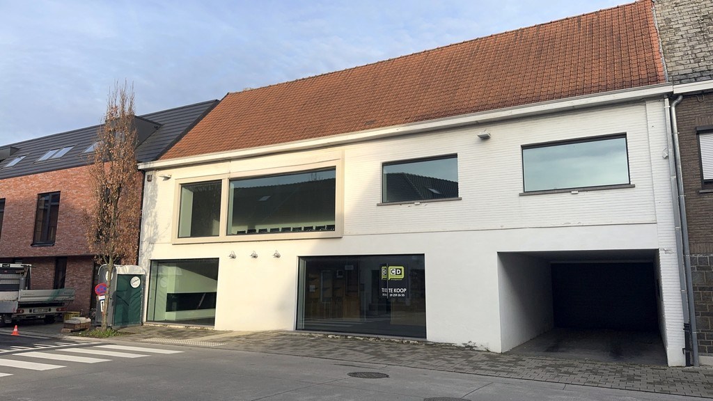 Handelspand met garage te koop in Merelbeke-Melle