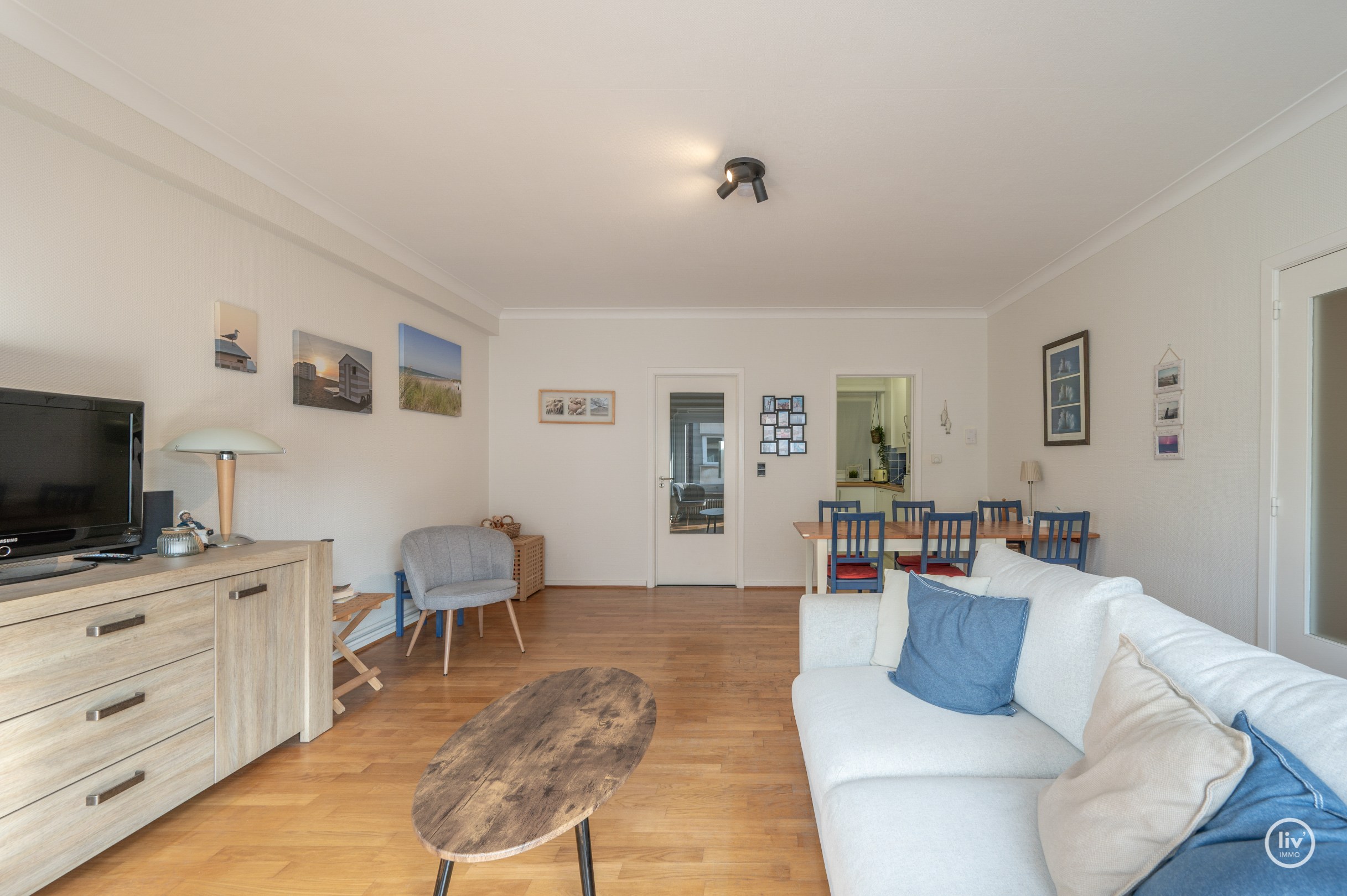 Instapklaar appartement met 2 slaapkamers nabij strand en Lippenslaan te Knokke. 