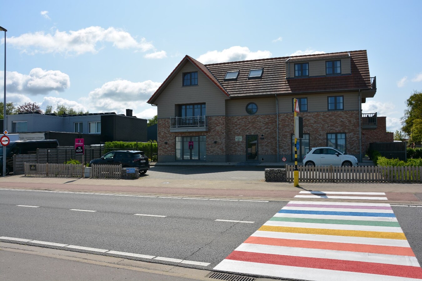 Gelijkvloers appartement (2016) met tuintje en parkeerplaats 